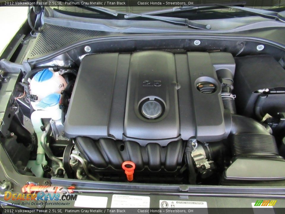 2012 Volkswagen Passat 2.5L SE Platinum Gray Metallic / Titan Black Photo #13
