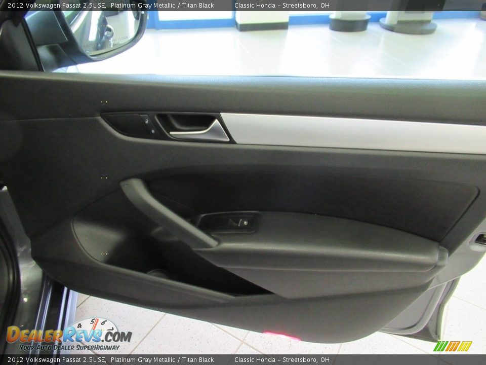 2012 Volkswagen Passat 2.5L SE Platinum Gray Metallic / Titan Black Photo #14