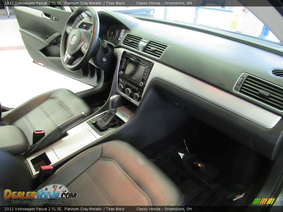 2012 Volkswagen Passat 2.5L SE Platinum Gray Metallic / Titan Black Photo #15