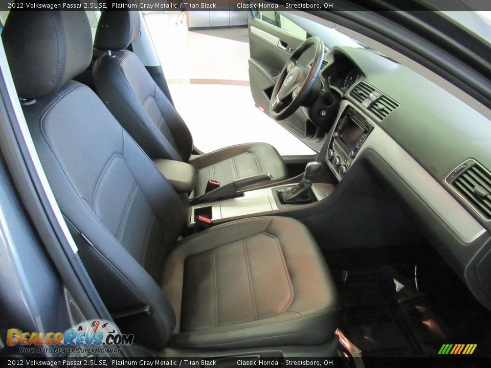 2012 Volkswagen Passat 2.5L SE Platinum Gray Metallic / Titan Black Photo #16