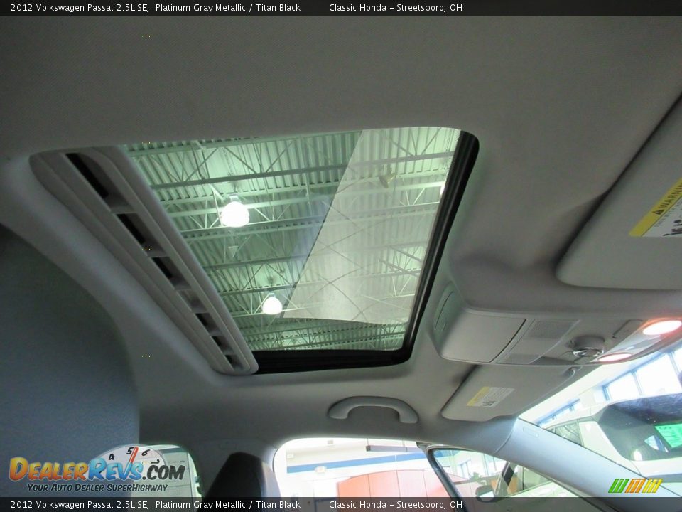 2012 Volkswagen Passat 2.5L SE Platinum Gray Metallic / Titan Black Photo #17