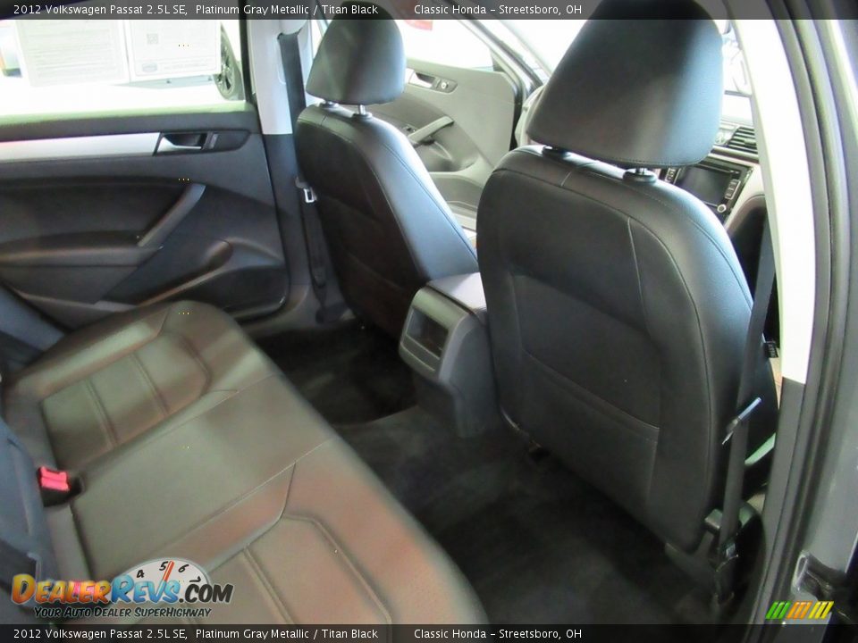 2012 Volkswagen Passat 2.5L SE Platinum Gray Metallic / Titan Black Photo #19