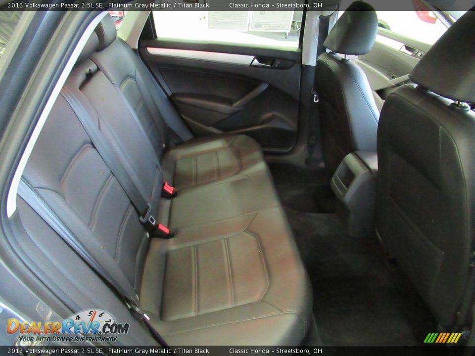 2012 Volkswagen Passat 2.5L SE Platinum Gray Metallic / Titan Black Photo #20
