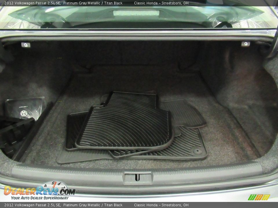 2012 Volkswagen Passat 2.5L SE Platinum Gray Metallic / Titan Black Photo #21