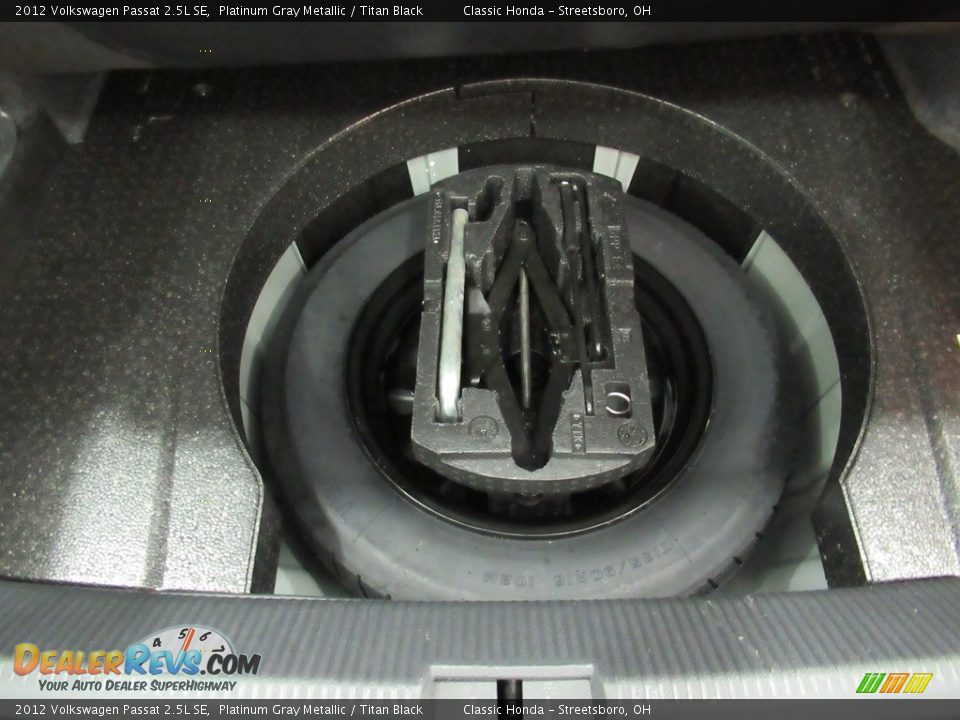 2012 Volkswagen Passat 2.5L SE Platinum Gray Metallic / Titan Black Photo #22