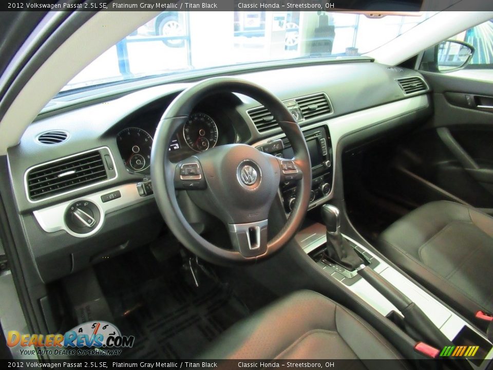 2012 Volkswagen Passat 2.5L SE Platinum Gray Metallic / Titan Black Photo #27