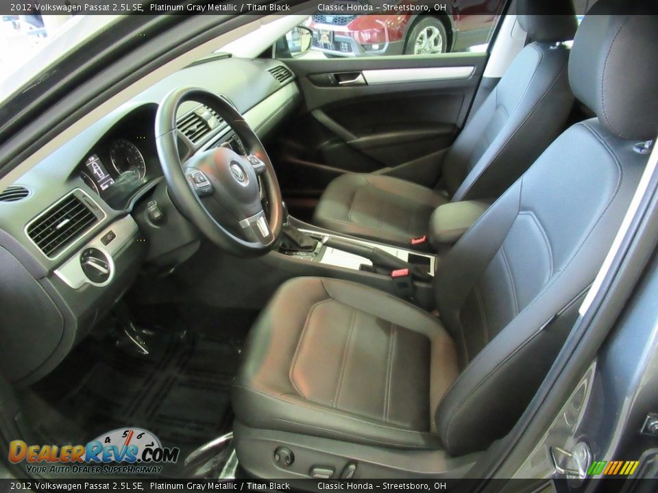 2012 Volkswagen Passat 2.5L SE Platinum Gray Metallic / Titan Black Photo #28