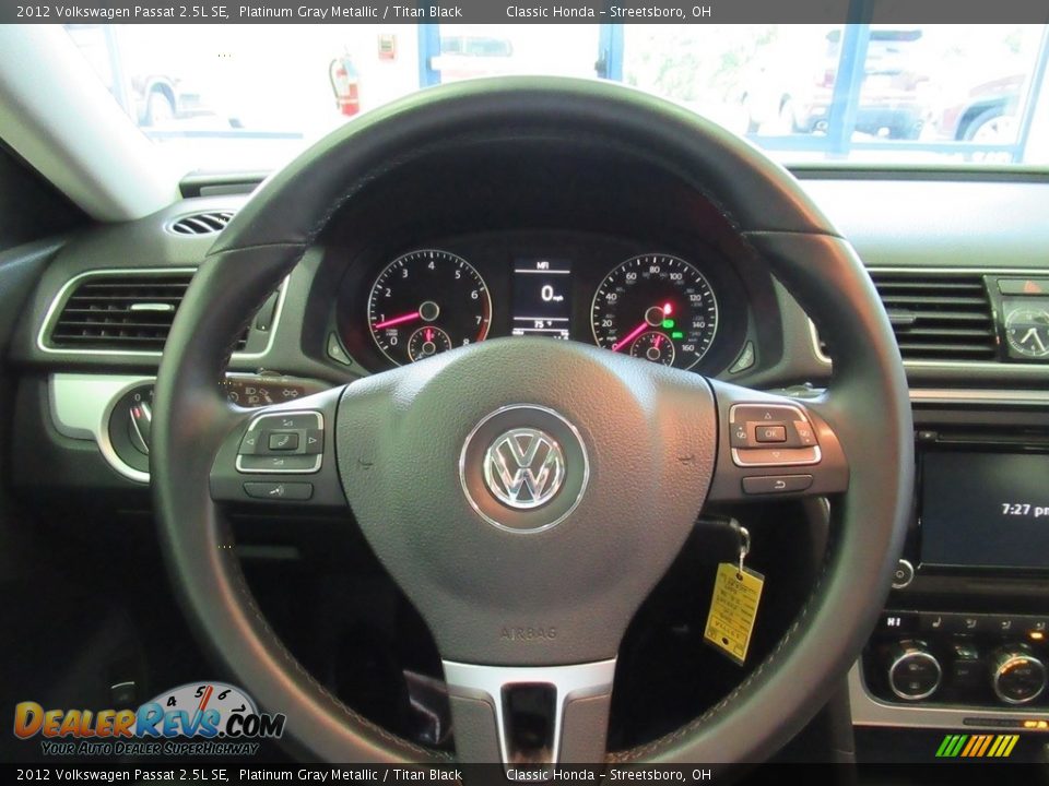 2012 Volkswagen Passat 2.5L SE Platinum Gray Metallic / Titan Black Photo #29