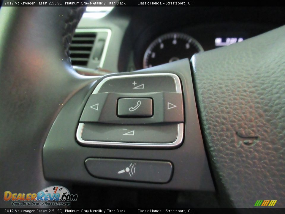 2012 Volkswagen Passat 2.5L SE Platinum Gray Metallic / Titan Black Photo #30