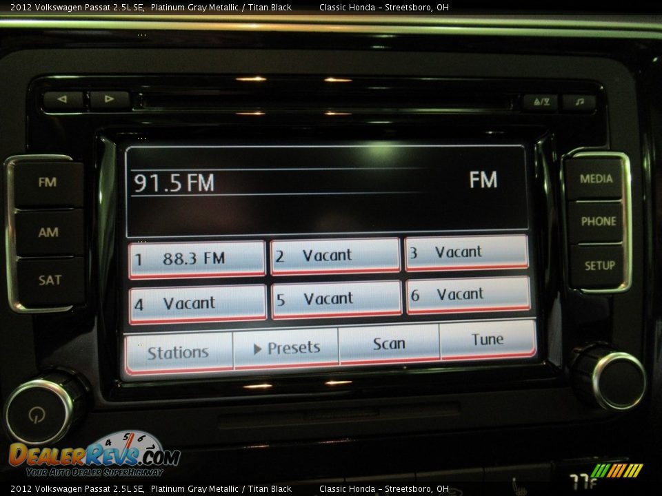 2012 Volkswagen Passat 2.5L SE Platinum Gray Metallic / Titan Black Photo #34