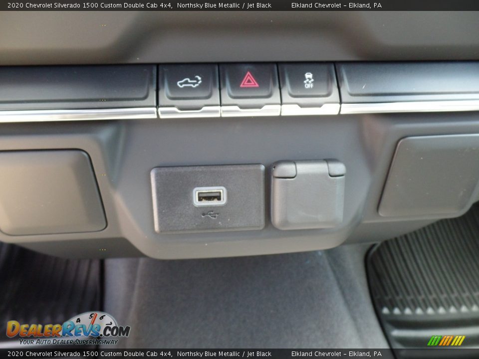 Controls of 2020 Chevrolet Silverado 1500 Custom Double Cab 4x4 Photo #31
