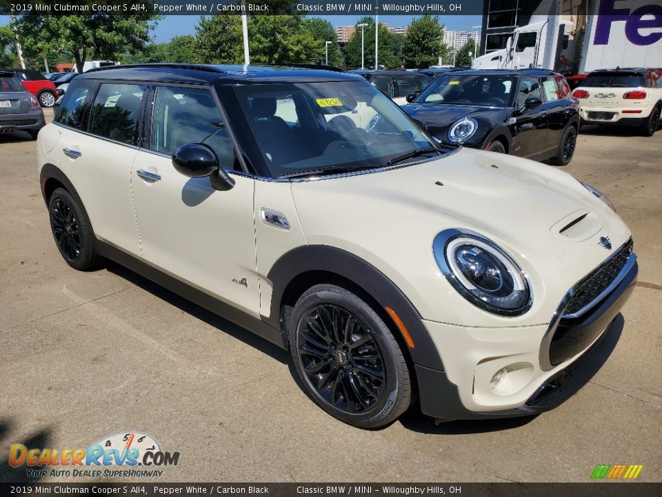 Front 3/4 View of 2019 Mini Clubman Cooper S All4 Photo #1
