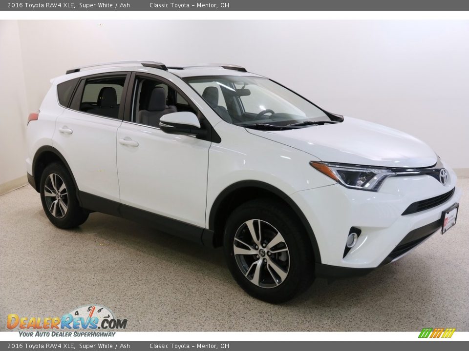 2016 Toyota RAV4 XLE Super White / Ash Photo #1