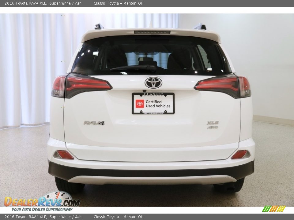 2016 Toyota RAV4 XLE Super White / Ash Photo #17