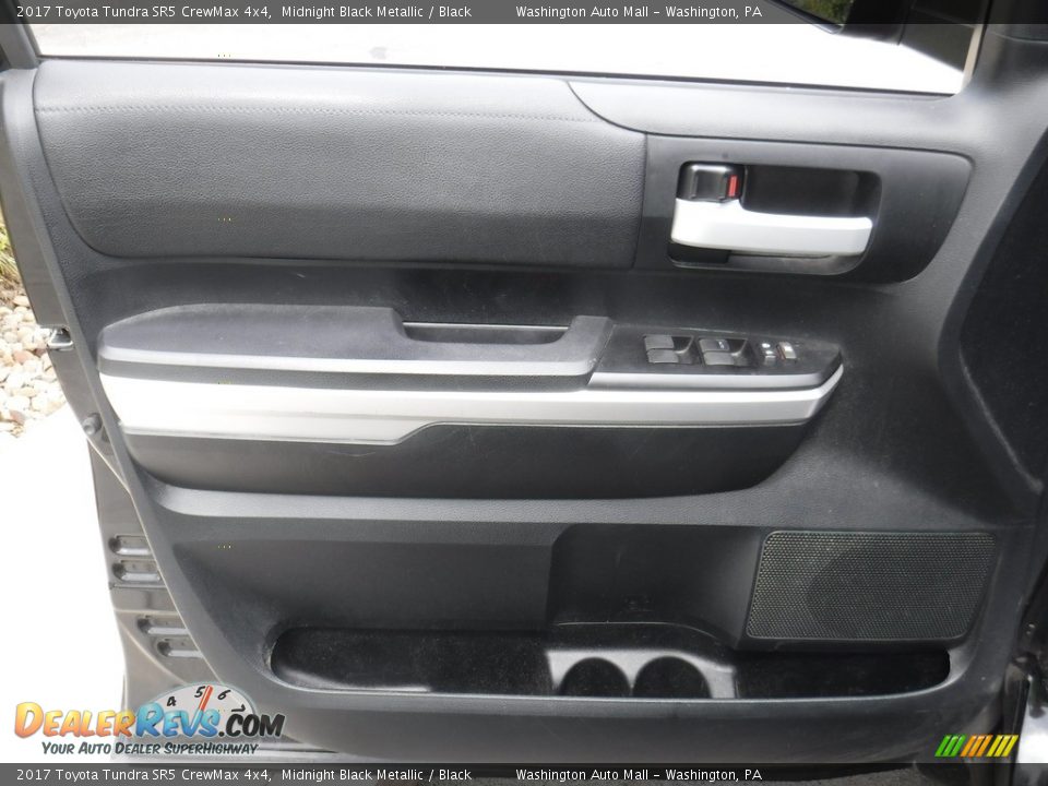 2017 Toyota Tundra SR5 CrewMax 4x4 Midnight Black Metallic / Black Photo #16