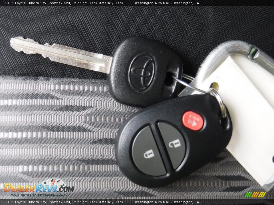 2017 Toyota Tundra SR5 CrewMax 4x4 Midnight Black Metallic / Black Photo #26