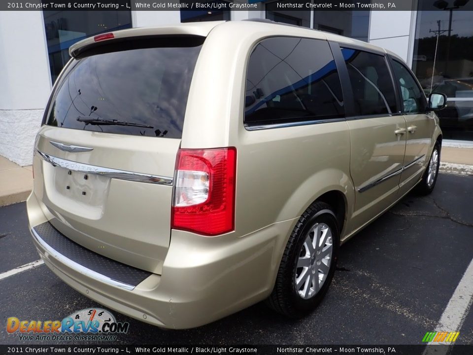2011 Chrysler Town & Country Touring - L White Gold Metallic / Black/Light Graystone Photo #4