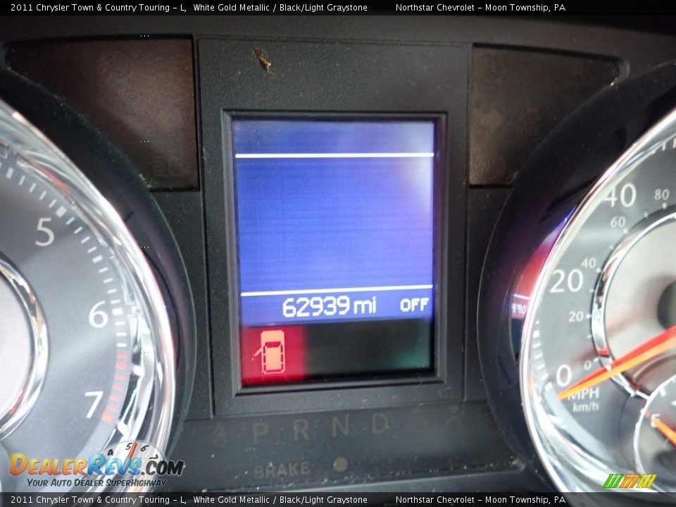 2011 Chrysler Town & Country Touring - L White Gold Metallic / Black/Light Graystone Photo #15