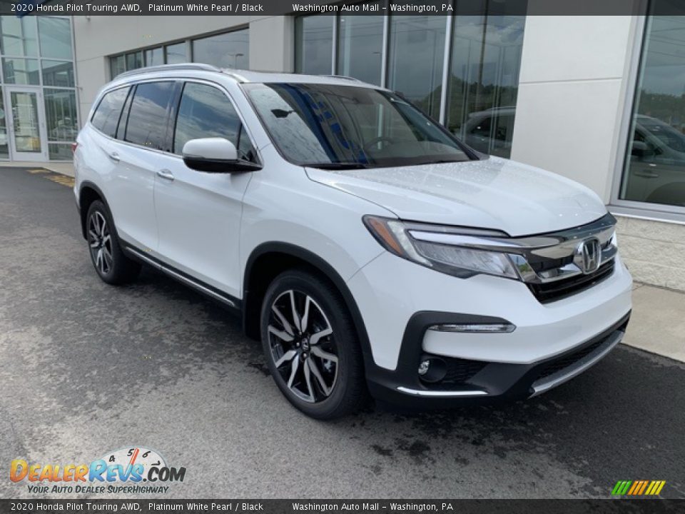 Front 3/4 View of 2020 Honda Pilot Touring AWD Photo #2