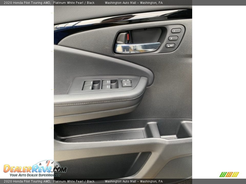 Controls of 2020 Honda Pilot Touring AWD Photo #11