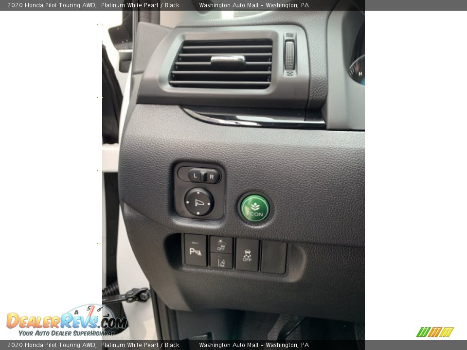 Controls of 2020 Honda Pilot Touring AWD Photo #12