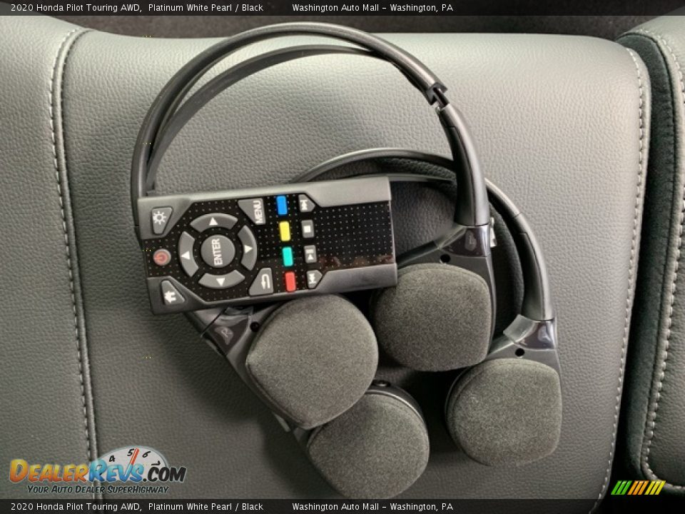 Entertainment System of 2020 Honda Pilot Touring AWD Photo #34