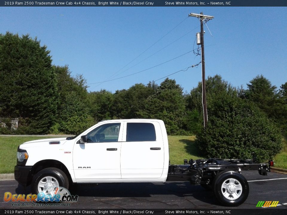 2019 Ram 2500 Tradesman Crew Cab 4x4 Chassis Bright White / Black/Diesel Gray Photo #1