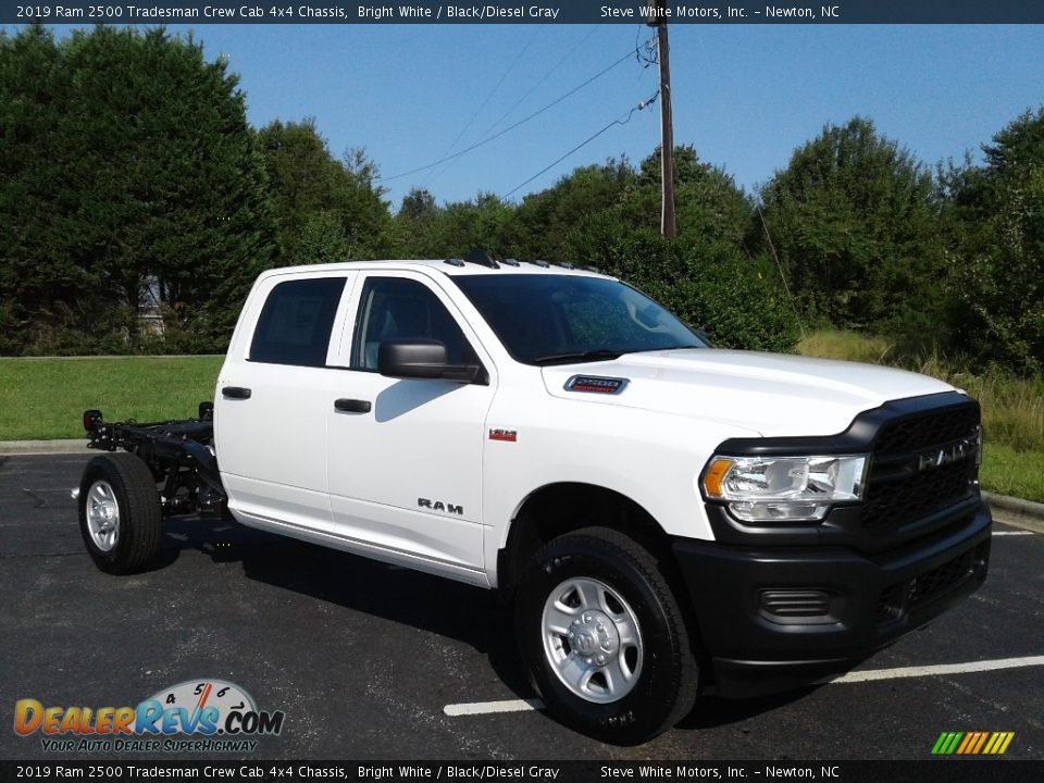 2019 Ram 2500 Tradesman Crew Cab 4x4 Chassis Bright White / Black/Diesel Gray Photo #4