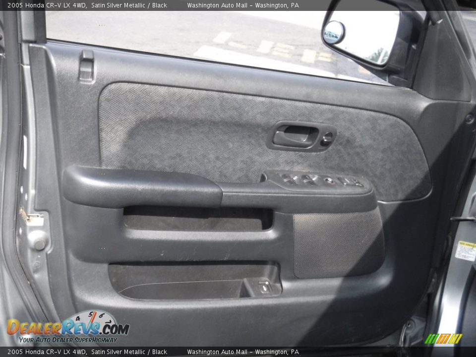2005 Honda CR-V LX 4WD Satin Silver Metallic / Black Photo #12