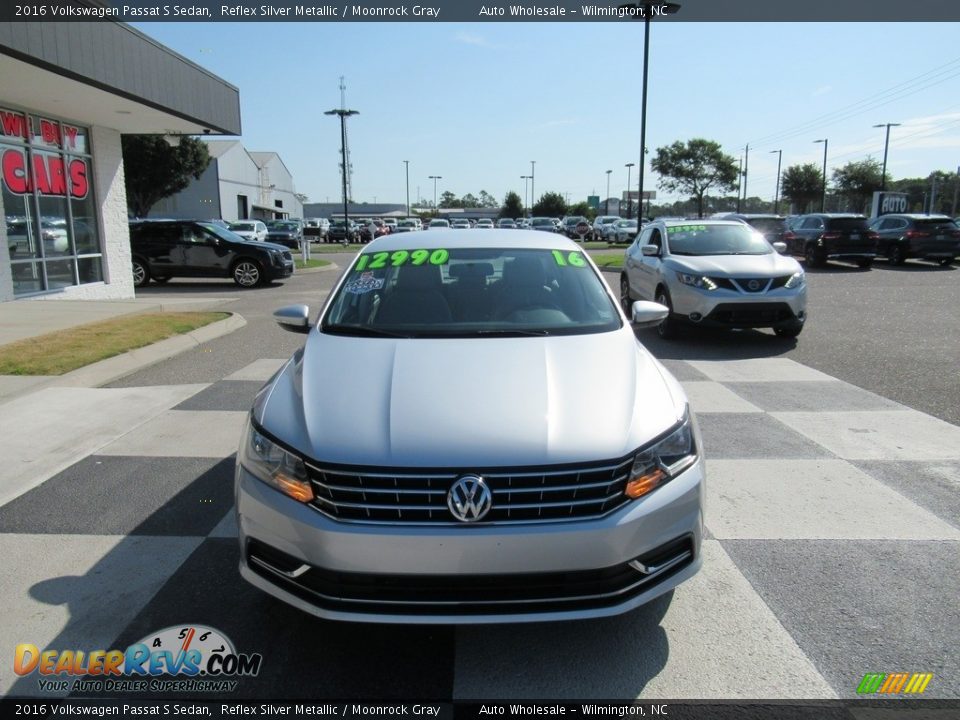 2016 Volkswagen Passat S Sedan Reflex Silver Metallic / Moonrock Gray Photo #2