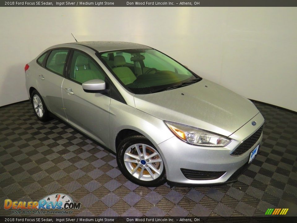 2018 Ford Focus SE Sedan Ingot Silver / Medium Light Stone Photo #2