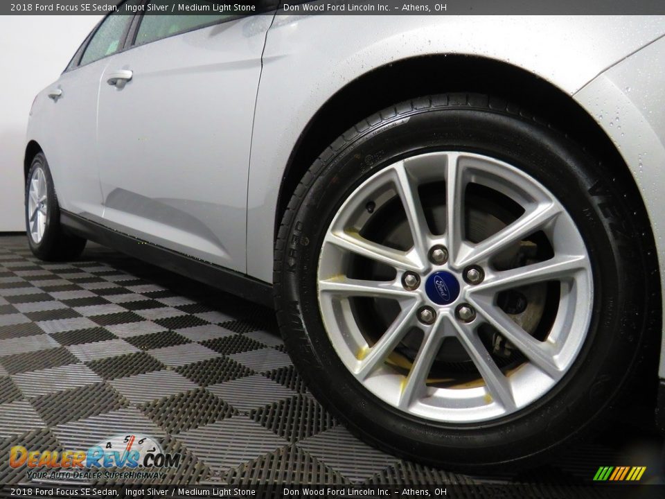 2018 Ford Focus SE Sedan Ingot Silver / Medium Light Stone Photo #3