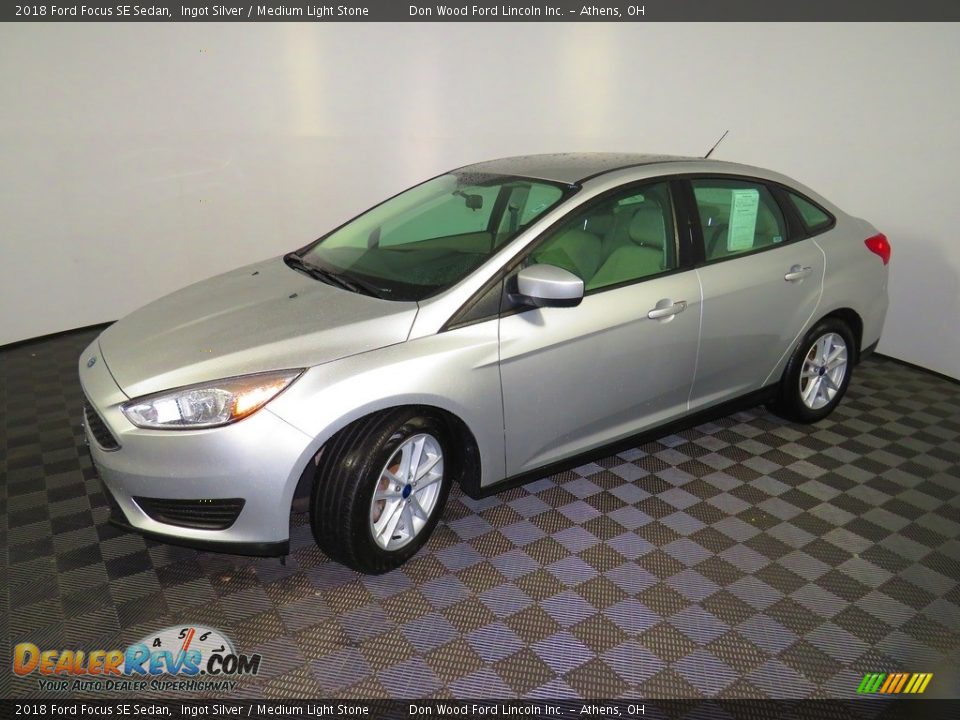 2018 Ford Focus SE Sedan Ingot Silver / Medium Light Stone Photo #7
