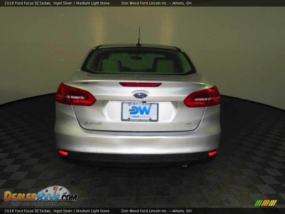 2018 Ford Focus SE Sedan Ingot Silver / Medium Light Stone Photo #11