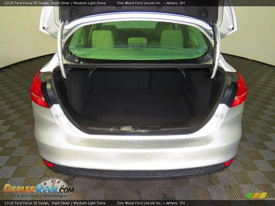 2018 Ford Focus SE Sedan Ingot Silver / Medium Light Stone Photo #12