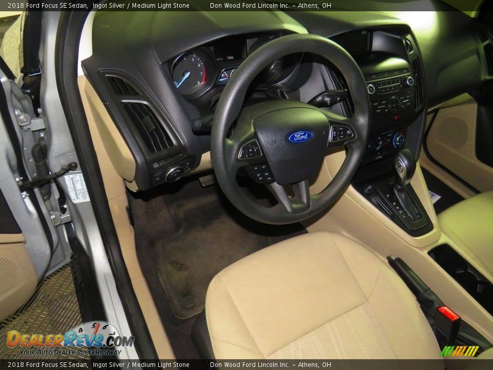 2018 Ford Focus SE Sedan Ingot Silver / Medium Light Stone Photo #17