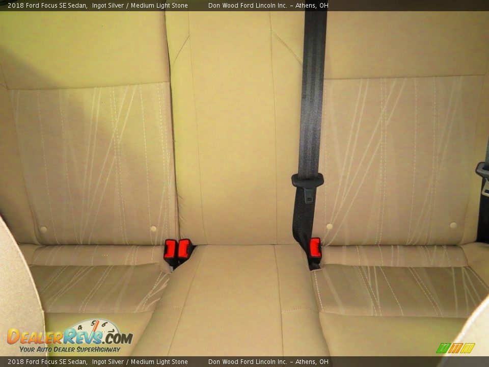 2018 Ford Focus SE Sedan Ingot Silver / Medium Light Stone Photo #18