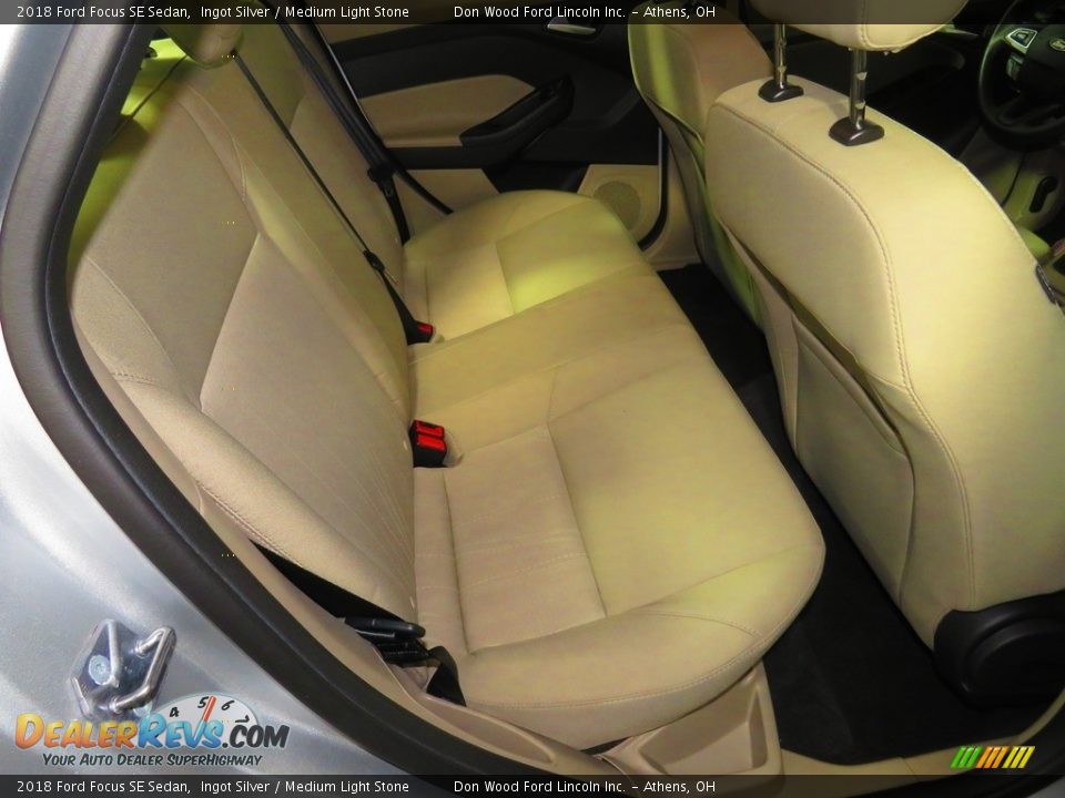 2018 Ford Focus SE Sedan Ingot Silver / Medium Light Stone Photo #22