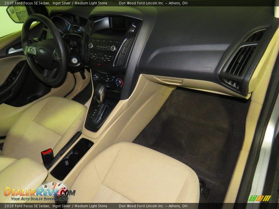 2018 Ford Focus SE Sedan Ingot Silver / Medium Light Stone Photo #25