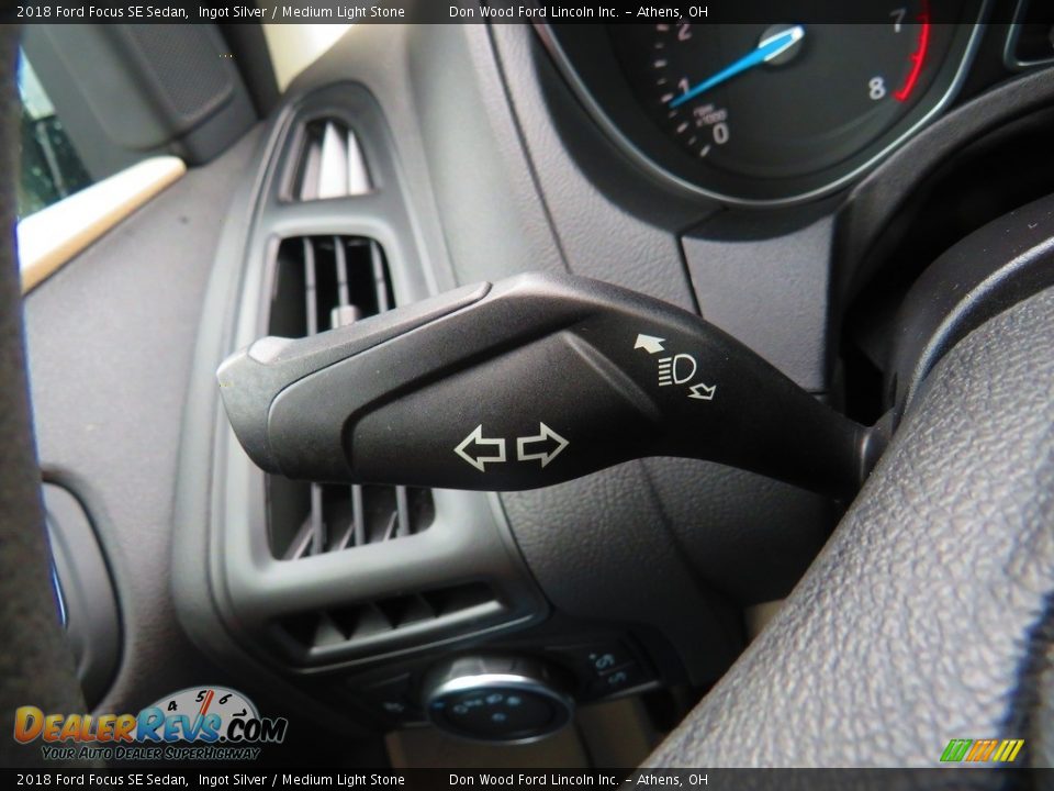 2018 Ford Focus SE Sedan Ingot Silver / Medium Light Stone Photo #28