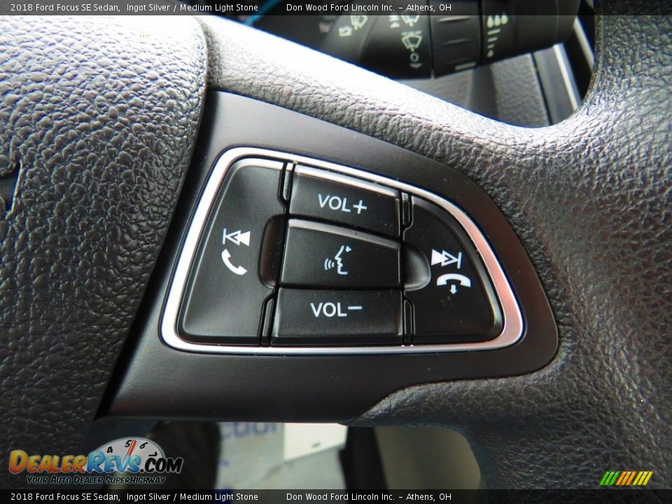2018 Ford Focus SE Sedan Ingot Silver / Medium Light Stone Photo #31