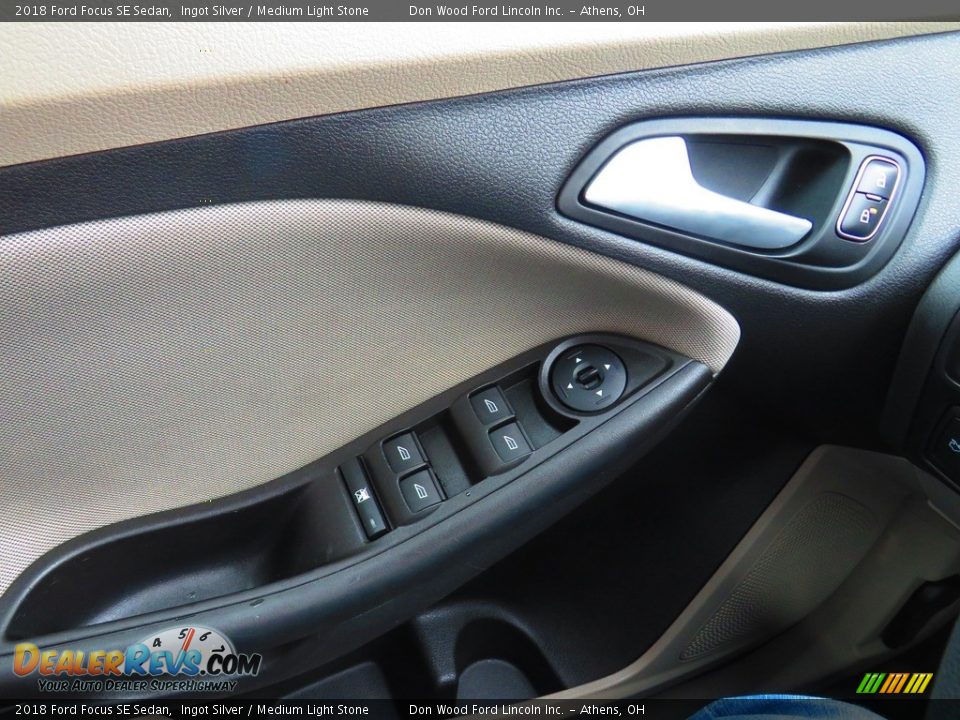 2018 Ford Focus SE Sedan Ingot Silver / Medium Light Stone Photo #33