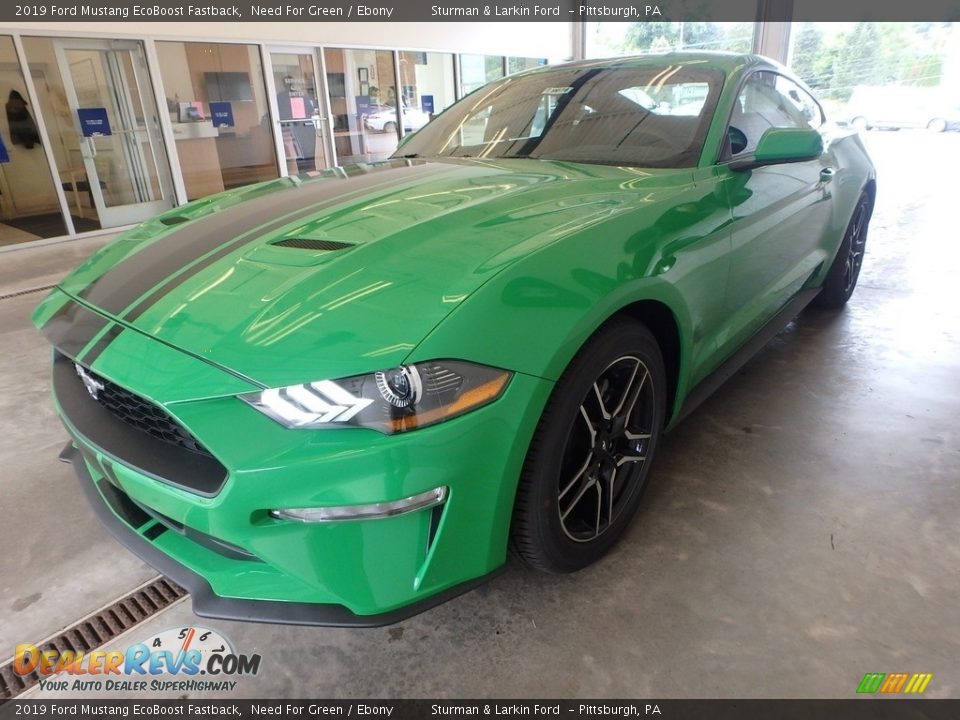 Front 3/4 View of 2019 Ford Mustang EcoBoost Fastback Photo #5