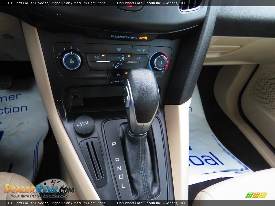 2018 Ford Focus SE Sedan Ingot Silver / Medium Light Stone Photo #35
