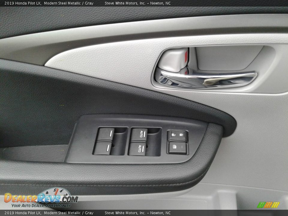 2019 Honda Pilot LX Modern Steel Metallic / Gray Photo #9
