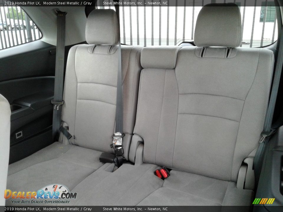 2019 Honda Pilot LX Modern Steel Metallic / Gray Photo #12