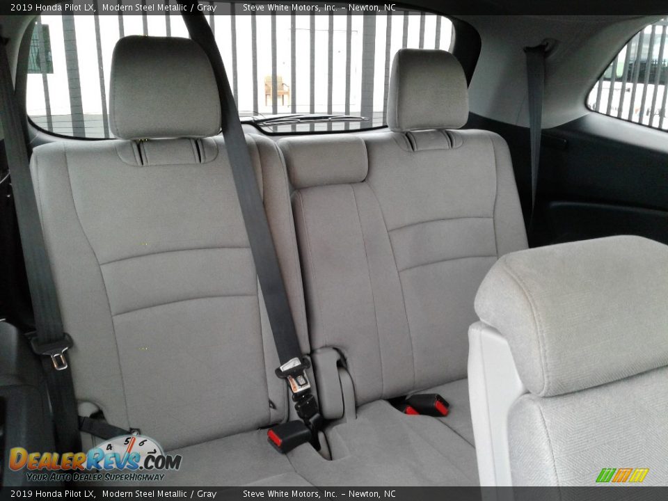 2019 Honda Pilot LX Modern Steel Metallic / Gray Photo #15