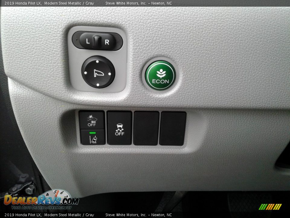2019 Honda Pilot LX Modern Steel Metallic / Gray Photo #18