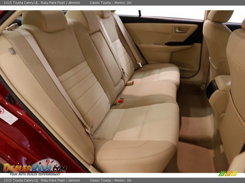 2015 Toyota Camry LE Ruby Flare Pearl / Almond Photo #15