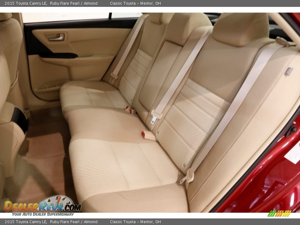 2015 Toyota Camry LE Ruby Flare Pearl / Almond Photo #16